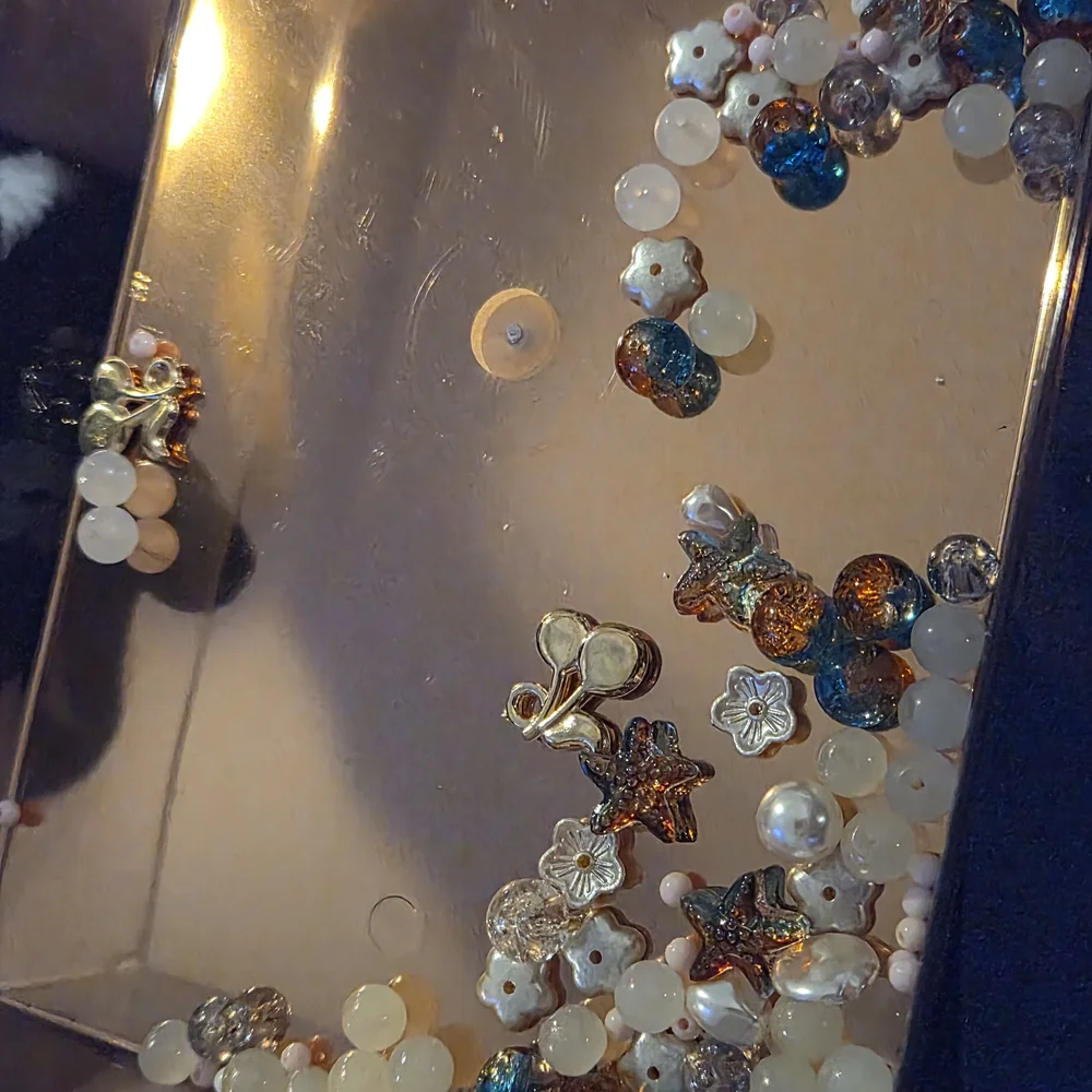 Large Bag Of Beads And Beaded Charm Cards - Picture 2 of 2